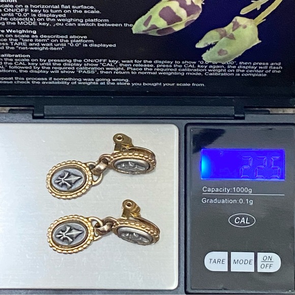 Vintage Signed MONET Fleur De Lis Dangling Earrings - Picture 9 of 10